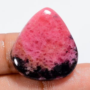 Pietra preziosa sciolta a forma di pera di rodonite naturale, cabochon, per la creazione di gioielli, 41 carati, 27 x 24 x 5 mm (rodonite come da foto)