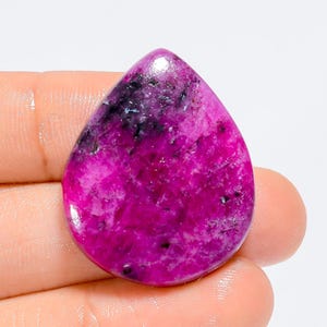 Zoisite rubino naturale a forma di pera, pietra preziosa sfusa cabochon per la creazione di gioielli, 59 carati, 30 x 24 x 5 mm (pietra come da foto).