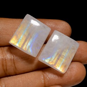 Natürliches Regenbogen Mondstein Strahlende Form Cabochon Edelstein-Paar für die Herstellung von Ohrringen 45 Ct. 18X16X6 mm (Paar wie Abbildung)