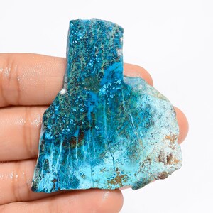 Tranche de cristal de chrysocolle naturelle brute, forme fantaisie, tranche de chrysocolle brute tranche de paume brute des deux côtés, poli, 54 x 47 x 4 mm