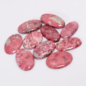 Natürliche Rosa Thulit Cabochon Rosa Thulit Kristall Lot 10 Stück Lot 22X16 26 x 13 mm Größe Oval Form Tiny Größe Rosa Kristall (Steine wie Bild