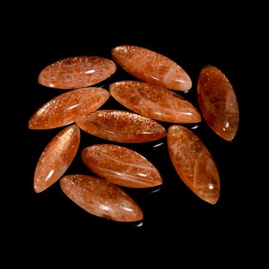 Lotto di 10 pezzi di cabochon di pietra del sole a forma di marquise, dimensioni 23X10, 28 x 10 mm, cristallo di pietra del sole