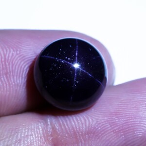 Natürlicher Sterngranat-Kristall Kleine Größe 4 Strahlen Sterngarnet Cabochon 12X12X8 mm Größe 14 Karat Kreis Sterngarnet ( Granat wie Abbildung