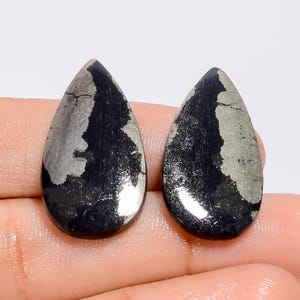 Coppia di pietre preziose sciolte cabochon a forma di pera in oro Apache naturale per realizzare orecchini 28 carati 26X13X2 mm (coppia come da foto)