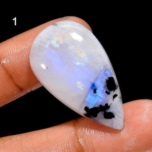 Cabochon di pietra di luna arcobaleno naturale con pietra preziosa di tormalina nera per realizzare gioielli, regalo per lei