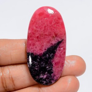 Pietra preziosa sciolta cabochon ovale rodonite naturale per la creazione di gioielli 87 carati. 47X23X5 mm (rodonite come da foto)