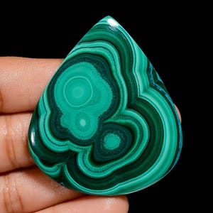 Pietra preziosa sciolta cabochon a forma di pera in malachite naturale per la creazione di gioielli, 136 carati, 51 x 44 x 4 mm (malachite come da foto)