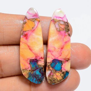 Huître naturelle turquoise forme fantaisie cabochon paire de pierres précieuses en vrac grande taille pour faire des boucles d'oreilles poids 32 carats taille 37X11X2 mm