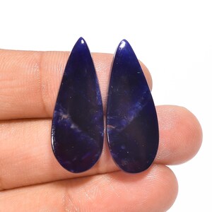 Paire de cabochons de sodalite naturelle bleus Paire de sodalites bleus Paire de bleus poires Paire de pierres bleus 30 x 12 x 4 mm 20 carats (paire de sodalite comme sur l'image