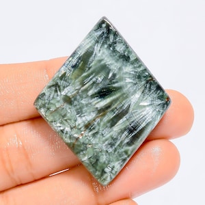 Serafinite naturale a forma di diamante piatto, pietra preziosa sciolta cabochon per la creazione di gioielli, 60 carati, 44 x 36 x 5 mm (pietra come da immagine).