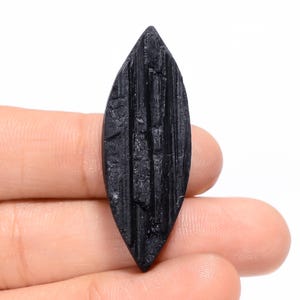Turmalina negra natural, forma drusa, cabujón, piedra preciosa suelta para hacer joyas, peso 46 quilates, tamaño 42 x 14 x 7 mm