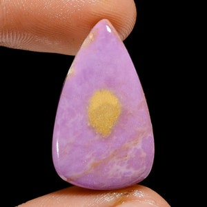 Cristal de phosphosidérite naturelle en forme de goutte Goutte de cristal rose Phosphosidérite rose Taille de la pierre 25 x 14 x 4 mm