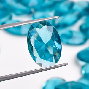 Cristaux de verre taillé, apatite bleue, forme ovale, strass, fabrication de bijoux, taille 10 x 14 mm (pierre comme sur l'image)
