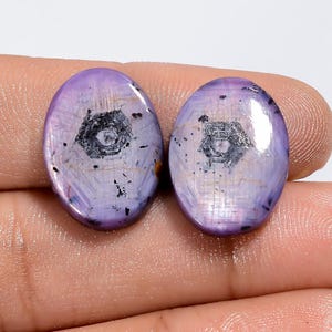 Natürliche Trapiche Lila Saphir Oval Form Cabachon Edelstein-Paar für die Herstellung von Ohrringen 26 Ct. 18X13X4 mm (Paar wie Abbildung)