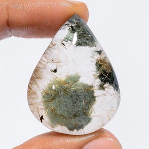 Natürlicher goldener Rutilquarz im Gartenquarzkristall, Lodolith-Quarzcabochon, loser Lodolith-Edelsteinform Birne Größe 35X27X13mm Gewicht 85 ct.