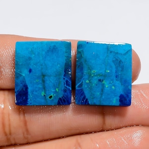 Paire de pierres précieuses en vrac en forme de cabochon azurite naturelle en forme de rectangle pour la fabrication de boucles d'oreilles de 29 carats. 18 x 15 x 3 mm (paires d'azurite comme sur la photo