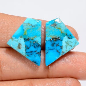 Natürliches Kingman Türkis Fancy Form Cabochon Loses Edelstein-Paar für die Herstellung von Ohrringen 20 Ct. 24X16X4 mm (Paar wie Abbildung)