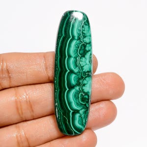 Malachite naturale a forma di cabochon, pietra preziosa sciolta per la creazione di gioielli, 87 carati, dimensioni 58 x 18 x 5 mm (malachite come da foto).