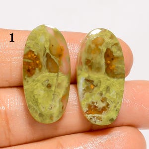 Coppia di opali verdi naturali con cabochon, pietre preziose sfuse per realizzare orecchini (pietra come da immagine)