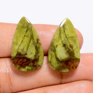 Coppia di pietre preziose sfuse cabochon a forma di pera in opale verde naturale per realizzare orecchini, 23 carati, 24 x 14 x 4 mm (pietra come da immagine).