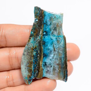 Tranche de cristal de chrysocolle naturelle brute, forme fantaisie, tranche de chrysocolle brute tranche de paume brute des deux côtés, poli, 55 x 33 x 5 mm