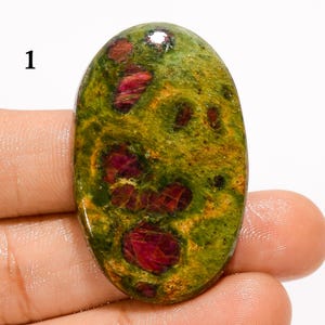 Cabujón de fucsita rubí: piedra preciosa suelta natural para joyería