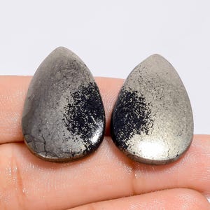 Coppia di pietre preziose sciolte a forma di pera in oro Apache naturale, per realizzare orecchini, 50 carati, 25X16X3 mm (coppia come da foto)