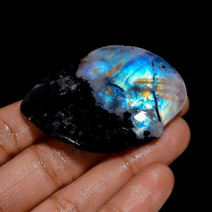 Pietra di luna arcobaleno naturale forma fantasia lucidata su entrambi i lati fetta pietra preziosa sciolta per la creazione di gioielli 118 carati 51X37X7 mm (fetta come da immagine)