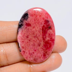 Pietra preziosa sciolta cabochon ovale di rodonite naturale per la creazione di gioielli, 61 carati, 40 x 27 x 4 mm (rodonite come da immagine).