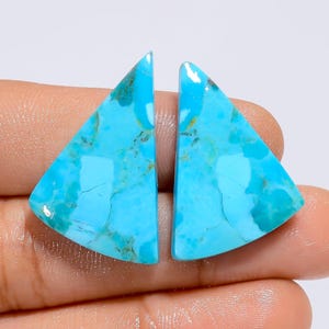 Paire de pierres précieuses en vrac turquoise naturelle cabochon de forme fantaisie pour faire des boucles d'oreilles 27 Ct. 27X17X2 mm (la paire comme sur la photo)