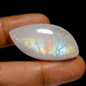 Pietra di luna arcobaleno naturale, forma cabochon, pietra preziosa sfusa per la creazione di gioielli, 40 carati, 35 x 18 x 7 mm (pietra come da immagine).