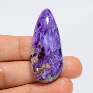 Pietra preziosa sciolta cabochon a forma di pera di Charoite naturale per la creazione di gioielli, 56 carati, 42 x 17 x 7 mm (come da foto)