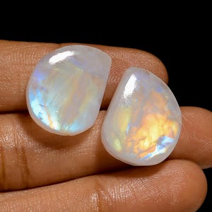 Paire de pierres précieuses naturelles en forme de cabochon avec pierre de lune arc-en-ciel pour faire des boucles d'oreilles, 37 carats 20 x 15 x 6 mm (la paire comme sur la photo)