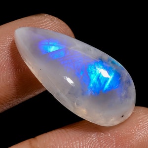 Pietra preziosa naturale della pietra di luna arcobaleno del fuoco blu Pietra di luna del fuoco blu a forma di goccia Cristallo di pietra di luna 25X11X8 mm 20 carati