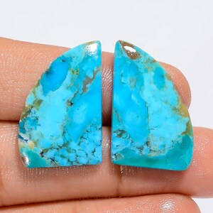Paire de pierres précieuses en vrac en forme de cabochon naturel turquoise Kingman pour faire des boucles d'oreilles, 17 carats. 23X16X3 mm (la paire comme sur la photo)