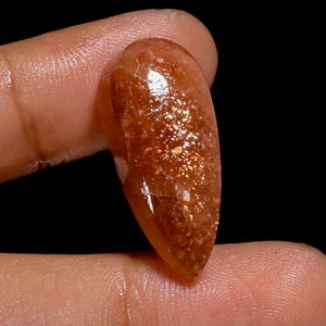 Cabochon a forma di pera in pietra del sole naturale, pietra preziosa sciolta in pietra del sole, cristallo di pietra del sole scintillante, pietra per la creazione di gioielli, dimensioni 28X12X6mm, peso 19 carati