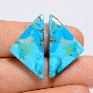 Paire de pierres précieuses en vrac en forme de cabochon naturel turquoise Kingman 18 carats pour la fabrication de boucles d'oreilles 25 x 13 x 2 mm (la paire comme sur la photo)