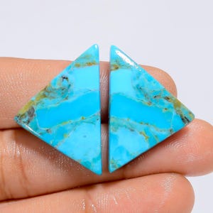 Paire de pierres précieuses en vrac en forme de cabochon naturel turquoise Kingman pour la fabrication de boucles d'oreilles, 28 carats 28 x 17 x 3 mm (la paire comme sur la photo)