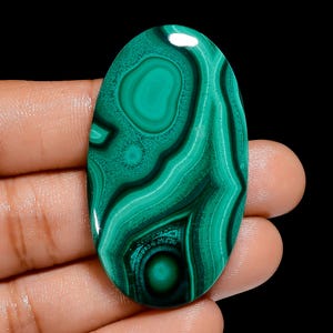 Malachite naturale ovale cabochon pietra preziosa sciolta per la creazione di gioielli 86 carati. 47X27X4 mm (malachite come da foto)