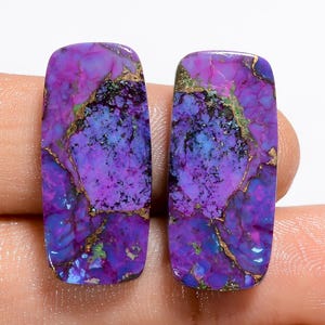 Paire de pierres précieuses cabochon de forme rayonnante turquoise cuivre violet naturel pour faire des boucles d'oreilles poids 23 carats taille 25X11X4mm