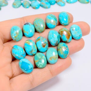 Cabochon di turchese Kingman naturale, forma ovale, pietra preziosa sfusa, lotto da 56 pezzi, 252 carati, dimensioni 14 x 9 x 3 mm (pietra come da foto).