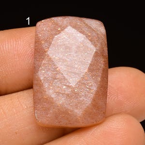 Cabochon en cristal de pierre de lune pêche naturelle, pierre de lune à facettes, pierre de lune à facettes polie des deux côtés pour un cadeau de guérison, pierre de lune pêche