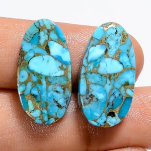 Coppia di pietre preziose sciolte cabochon ovali di turchese spinoso blu naturale per realizzare orecchini, peso 21 carati, dimensioni 22X11X3mm