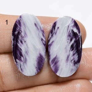 Paire de pierres précieuses naturelles cabochon de kammerérite pour la fabrication de boucles d'oreilles