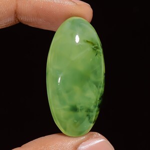 Natuurlijke prehniet edelsteen ovale vorm groen prehniet kristal platte achterkant prehniet cabochon 37 x 17 x 10 mm maat 61 karaat steen