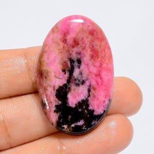 Pietra preziosa sciolta cabochon ovale di rodonite naturale per la creazione di gioielli, 60 carati, 38 x 24 x 5 mm (rodonite come da immagine).