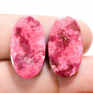Natürliches Rosa Thulit Oval Form Cabochon Loses Edelstein-Paar für die Herstellung von Ohrringen Gewicht 24 Ct. Größe 20X11X4 mm