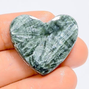 Cabochon en forme de coeur en séraphinite naturelle, pierre précieuse en vrac pour la fabrication de bijoux, 35 carats 24 x 28 x 5 mm (pierre comme sur la photo)
