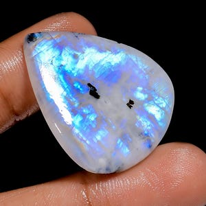 Cabochão de pedra da lua natural em formato de pêra, pedra preciosa solta 39 Ct. 31X27X5 mm, pedra da lua com cristal de turmalina preta para fazer joias