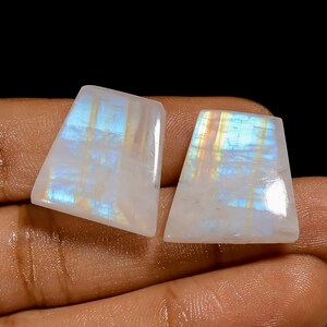 Paire de pierres précieuses naturelles en forme de cabochon avec pierre de lune arc-en-ciel pour faire des boucles d'oreilles 38 Ct. 20 x 19 x 5 mm (la paire comme sur la photo)